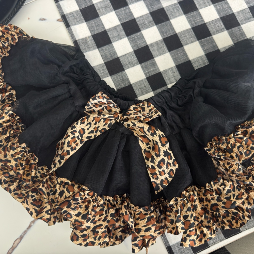 Chic Leopard and Black Ruffle Skirt for Kids.     (E)